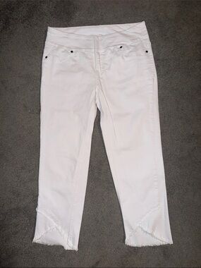 Slimsation by Multiples White Cropped Pants with Frayed Hem, size 8